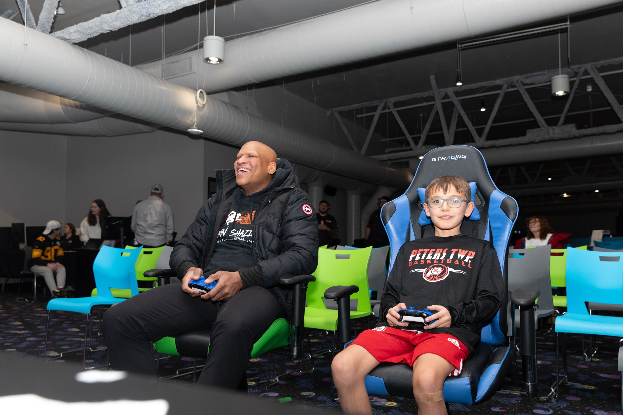 Ryan Shazier playing video games alongside a young participant